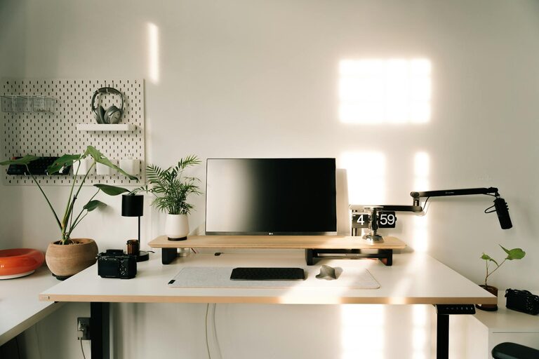 Tips for Creating a Minimalist and Functional Home Workspace